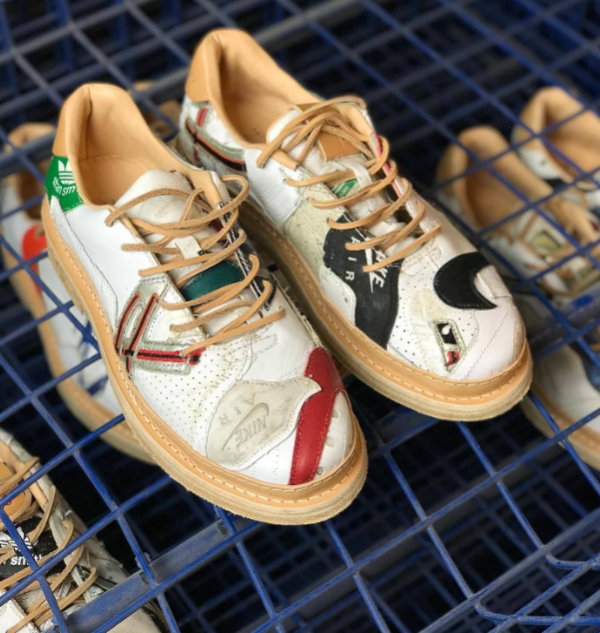 Sepatu Sneakers dengan Desain Patchwork